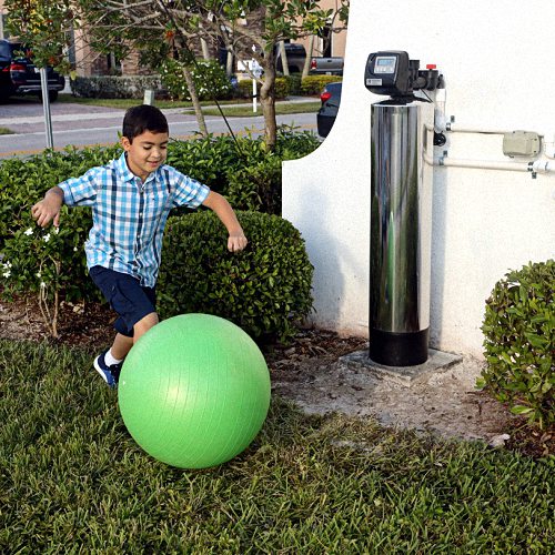 Central Indalo - with child playing in the garden